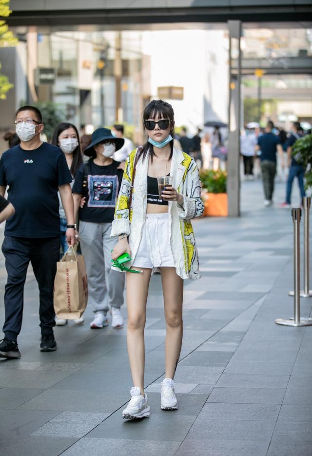 露脐装女生长袖,露脐装的小女生