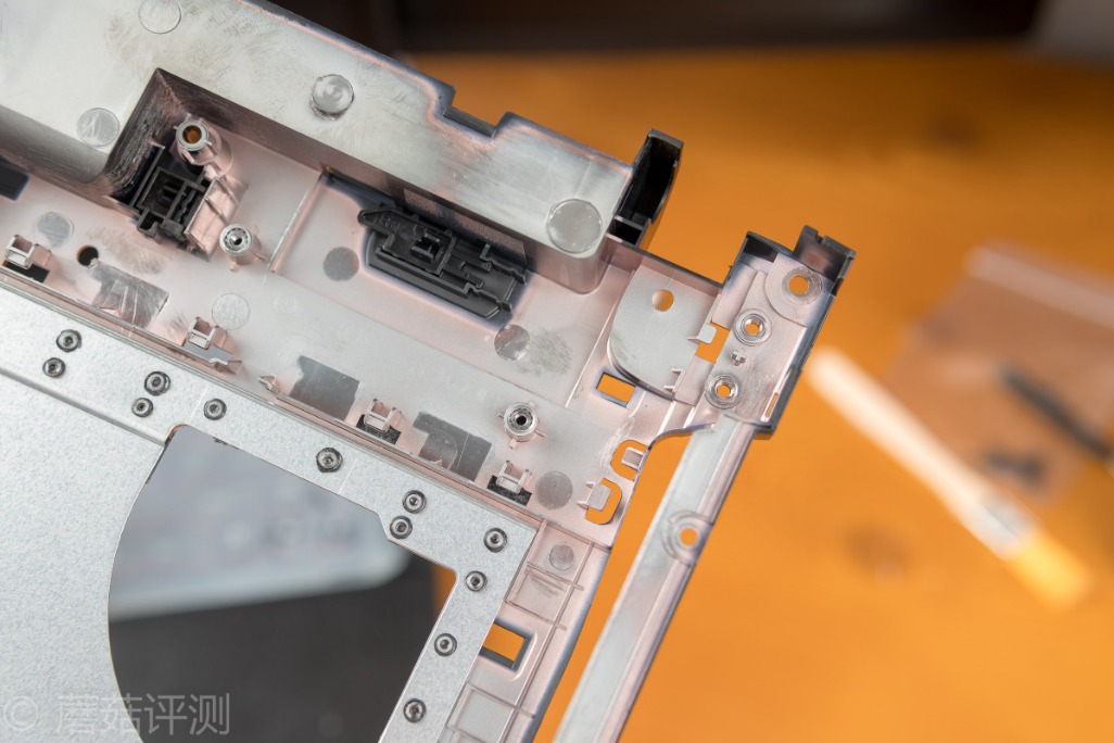 联想y400维修断轴,联想y400屏轴太紧