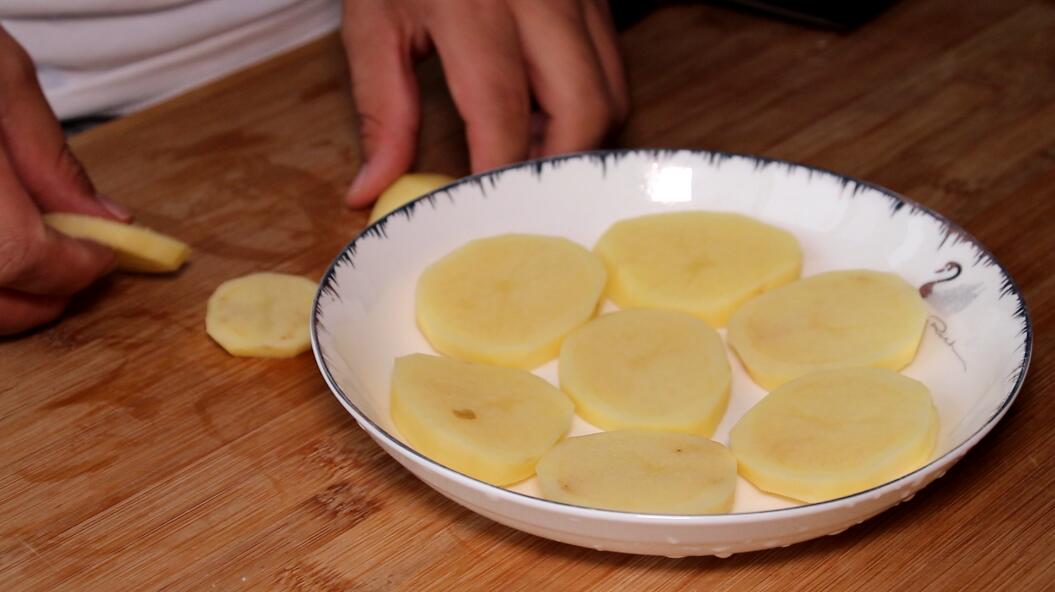 粉蒸肉放高压锅蒸好还是放蒸锅蒸,做粉蒸肉的粉用什么米炒