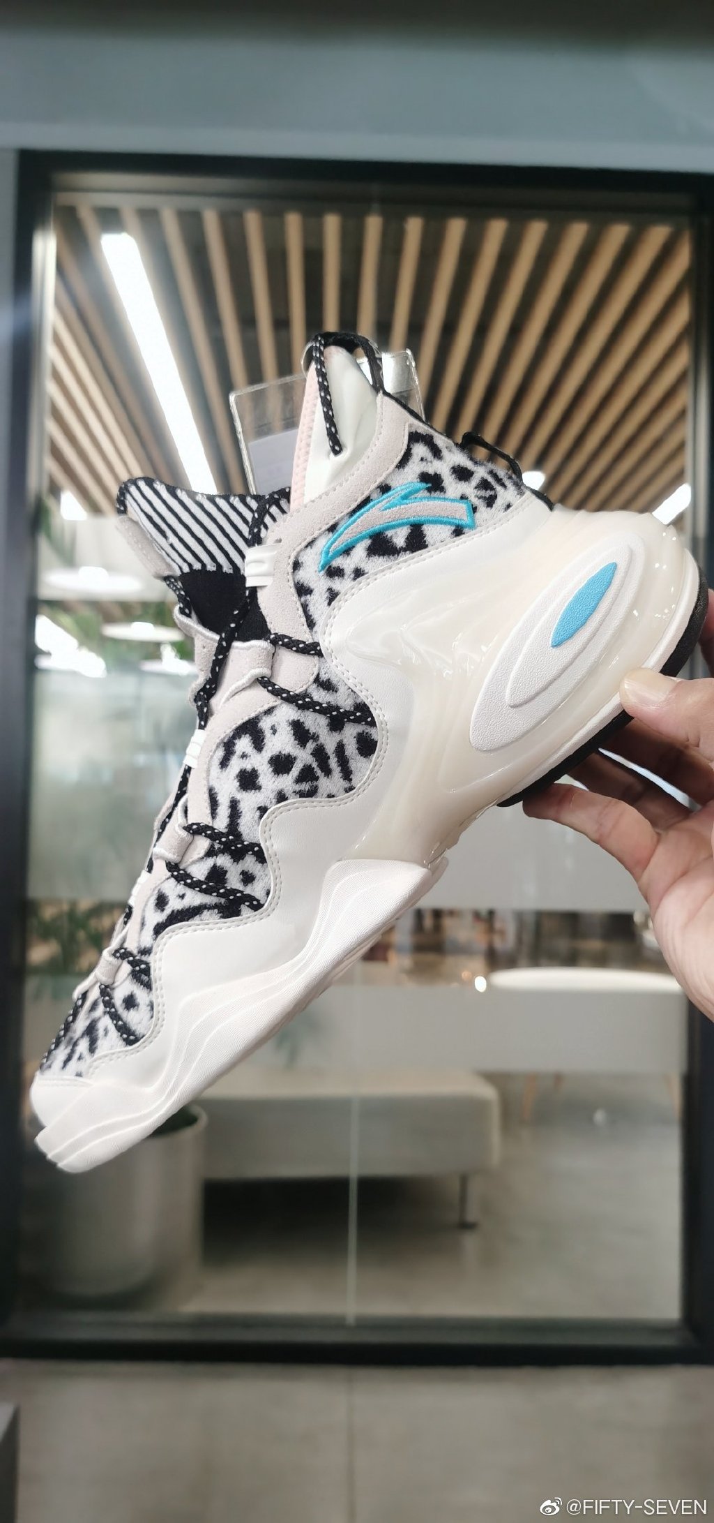 安踏最新款的鞋是什么鞋,安踏2023年新品鞋多少钱