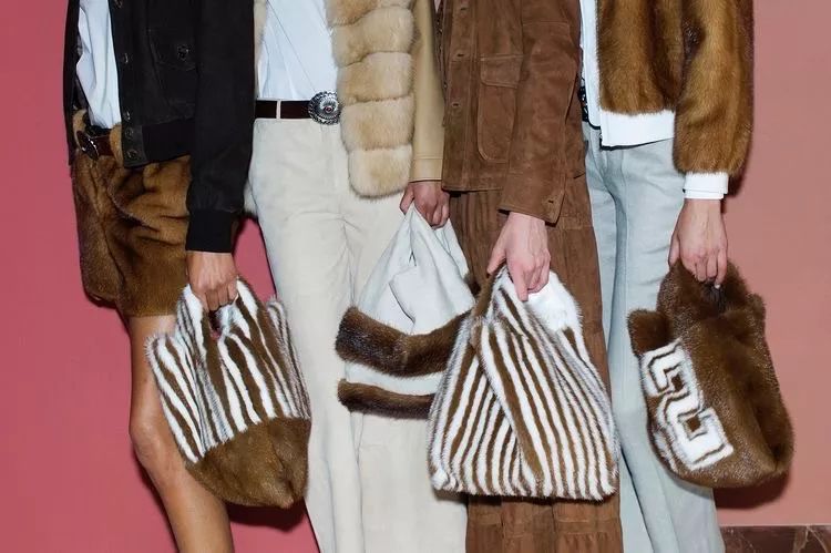 冬季必买的3款包包太时髦了,今年秋冬流行什么包包款式好看