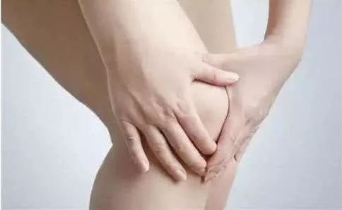 膝盖积水是怎么导致的,膝盖为何积水