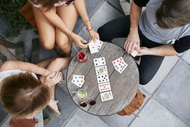 各国新年习俗英文版,盘点各国有趣的新年习俗