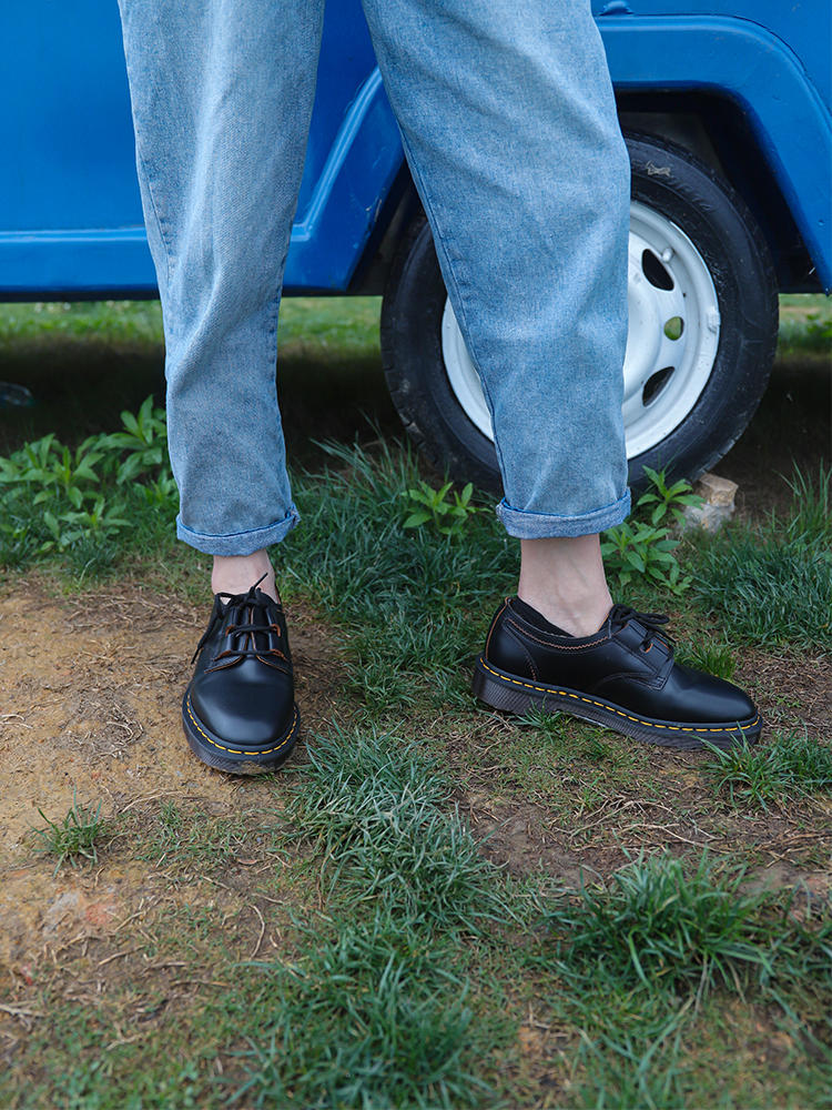 棕黄色面包鞋怎么搭配好看,漂亮女人洋气鞋教程