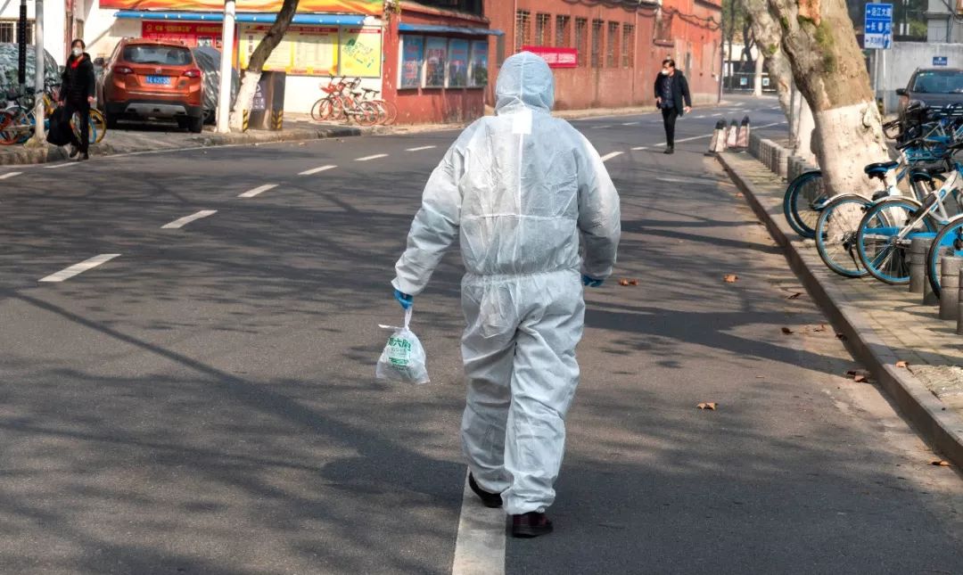 今夕元宵灯火依然通明,元宵佳节灯火明家家户户庆团圆