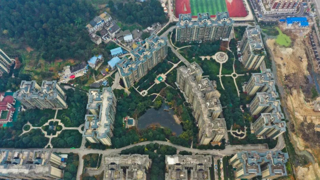 8字头带地暖，500米内山水双公园，恒大献上一曲“惊雷”