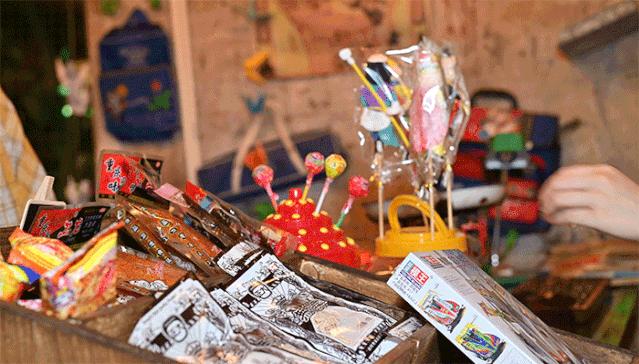 人气爆红的烧烤场，藏在了650㎡的校园课室里