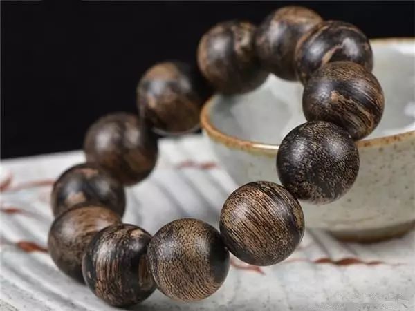 网上几百块的沉香手串靠谱吗,几十元沉香手串到底是不是真的好