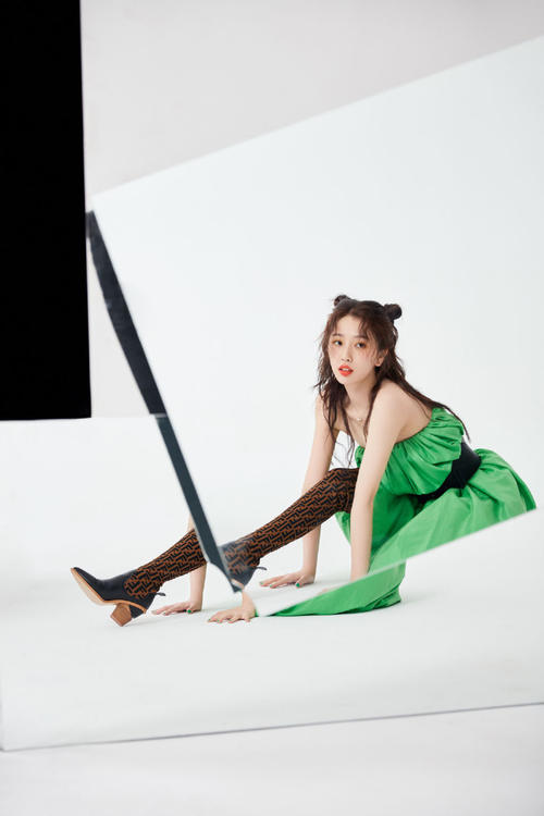 虞书欣纯欲风穿搭,虞书欣新造型粉色衣服头发怎么弄