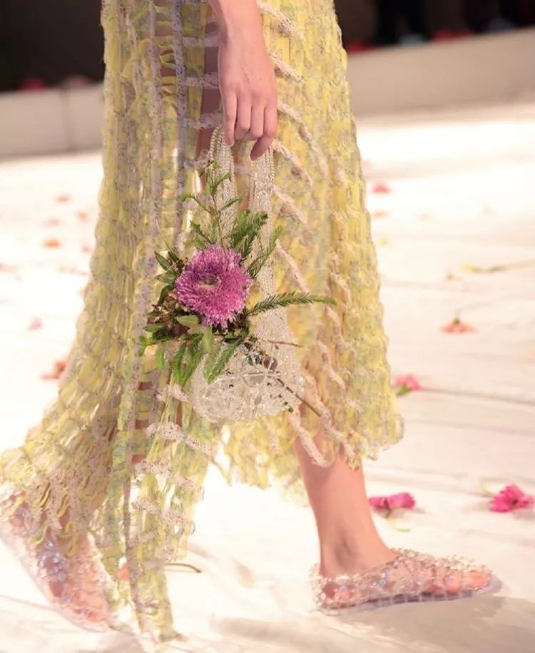 比起Ambush处了什么“对象”,我更关心这些小众配饰何时上新!