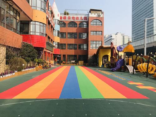 很多家长挤破头要去民办学校,家长挤破头都想让孩子上的学校