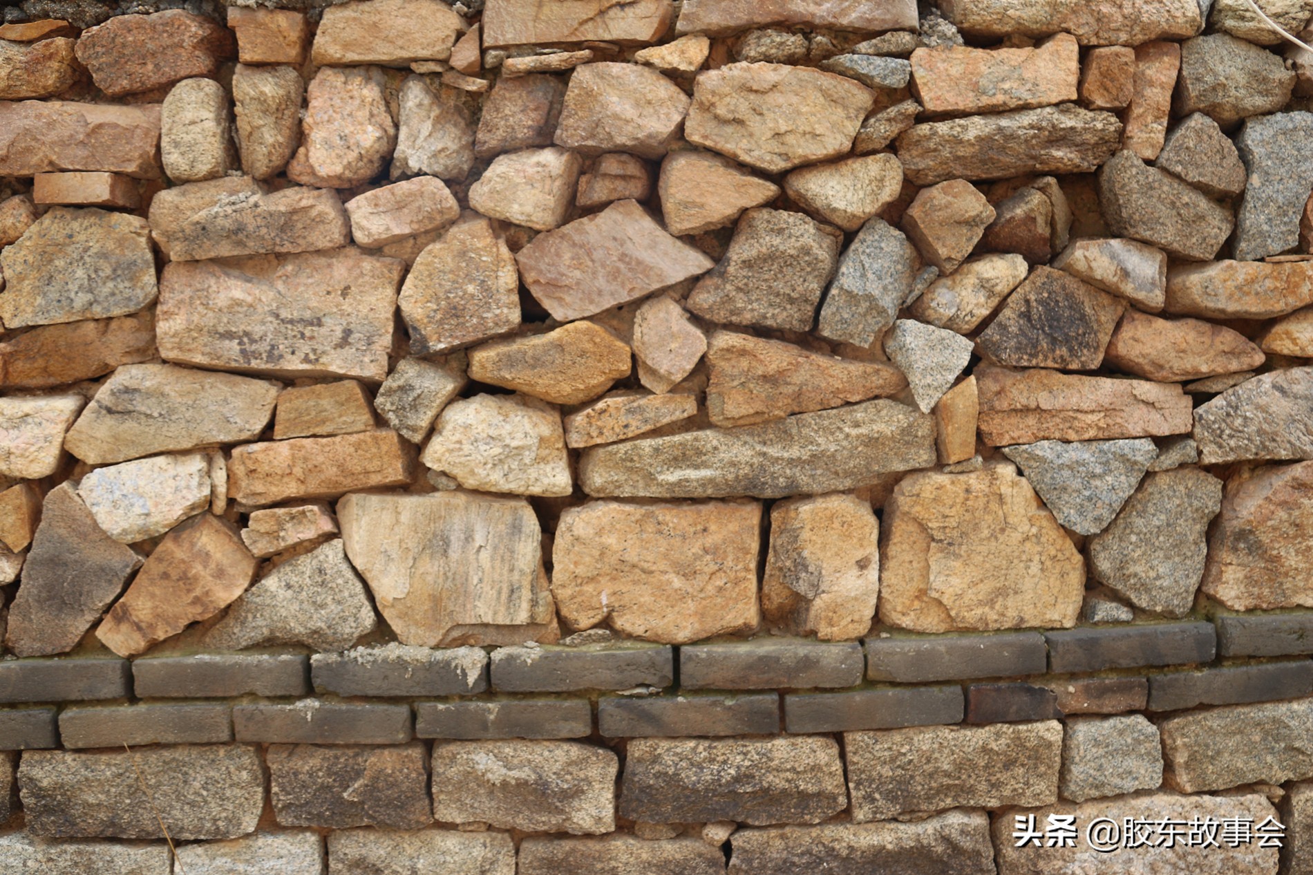 莱阳市胶东乡村游记,航拍胶东丘陵深处的一个小山村