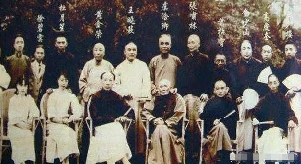 政府抗疫不力,巴西黑帮封城获赞?醒醒,真实黑帮可没这么正能量