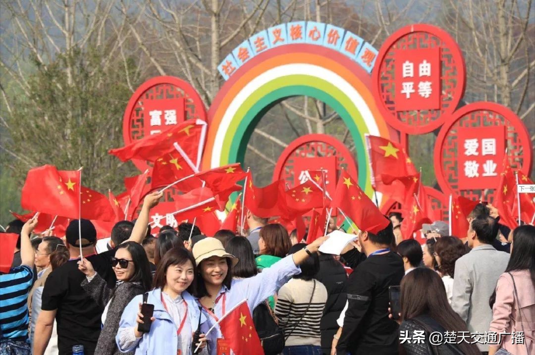 一条绿道一次快闪百位记者,东湖绿道大学生快闪