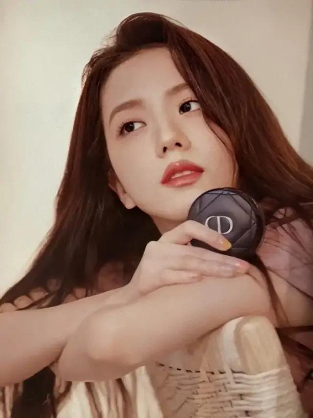 迪奥为什么对金智秀那么好,迪奥大使金智秀