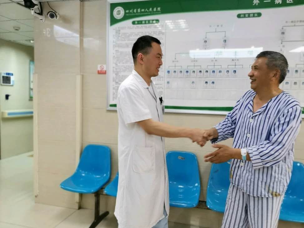 腹部凸显鸡蛋大包块，肿瘤？普外科微创搞定