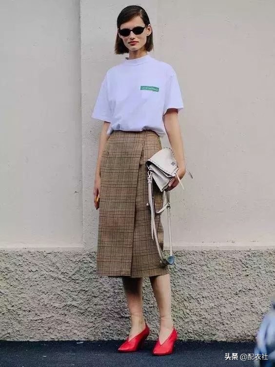 时尚洋气奶奶鞋 (高跟新款奶奶鞋舒适又好看)