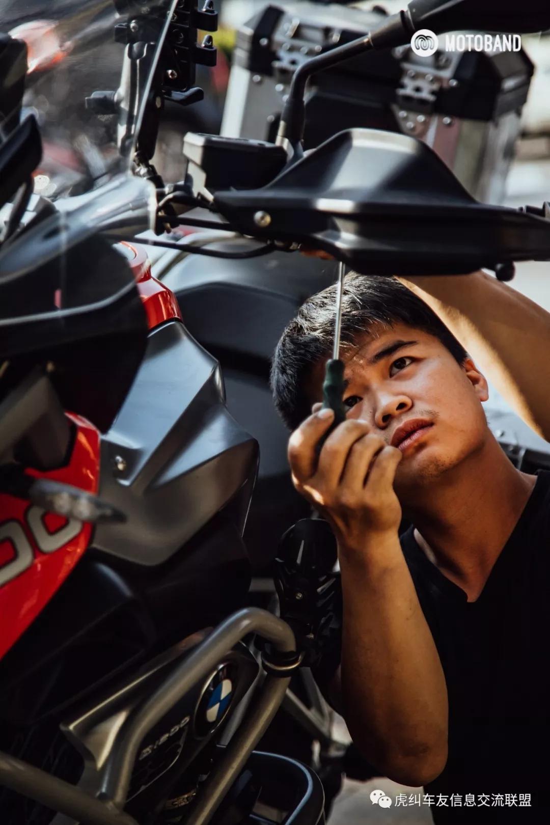 贝纳利幼狮500辐条轮爆胎,贝纳利幼狮500公路版改牌照架