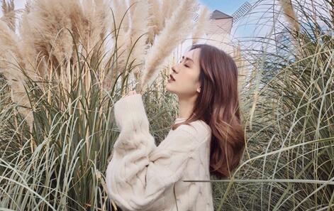 女生拍照pose大全教你拍出好照片,女生拍照摆pose的10个技巧