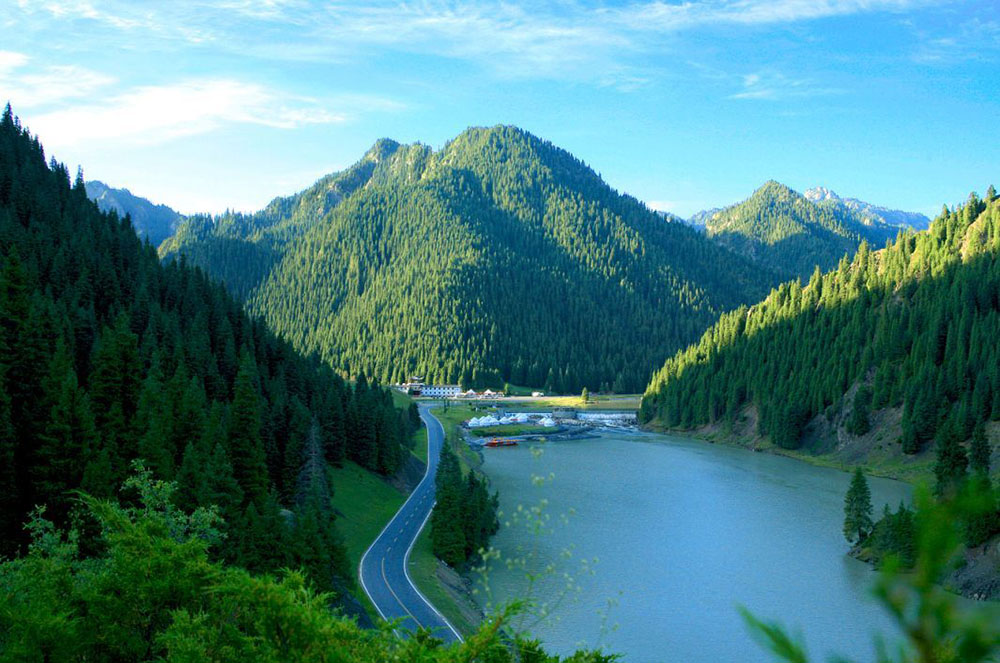 天山天池大峡谷之巅,美丽的天山在西藏吗