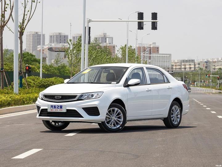 小伙喜提新款桑塔纳手动舒适,年轻人的第一辆车买电车还是油车