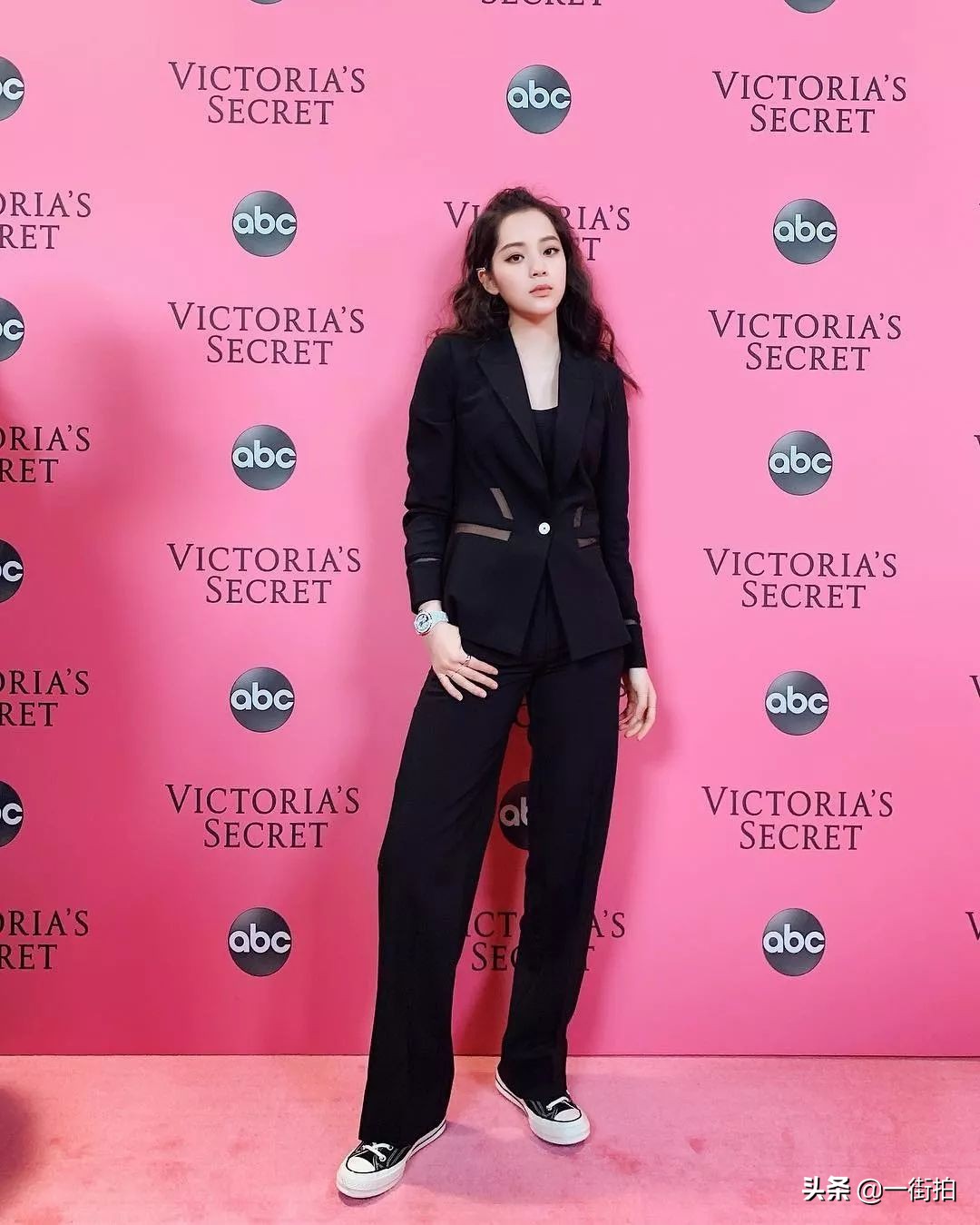 欧阳娜娜匡威裤子穿搭,欧阳娜娜匡威同款穿搭