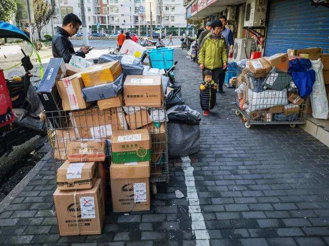 为什么我们网购买一块钱的东西还包邮？难道商家不用付快递费吗