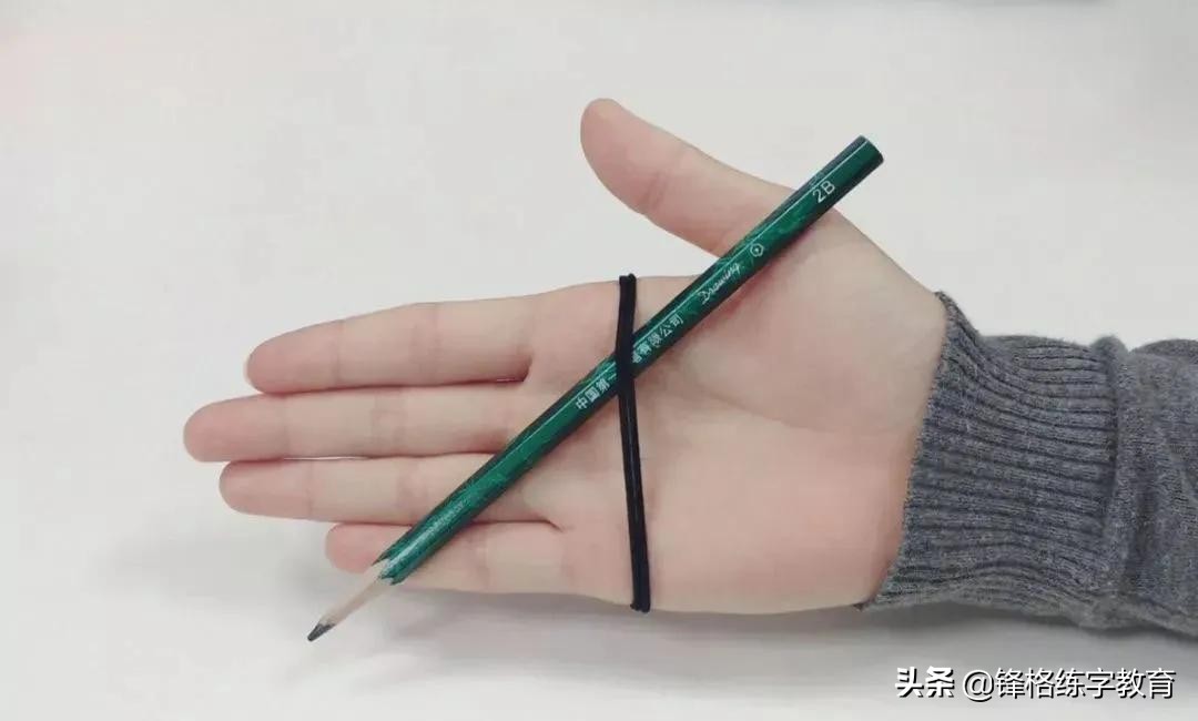 如何快速纠正孩子的握笔姿势,怎样才能给孩子纠正握笔姿势