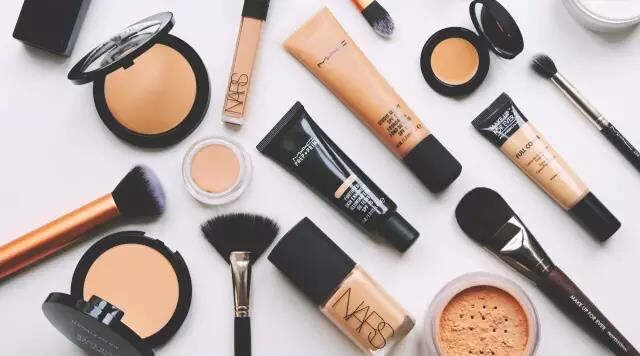 遮瑕效果好的粉底液排行平价,滋润粉底液推荐学生平价持久