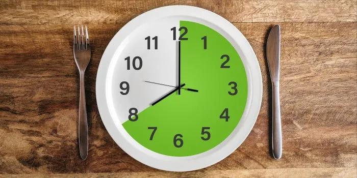 不吃早饭的危害间歇性断食,轻断食一天的好处和坏处