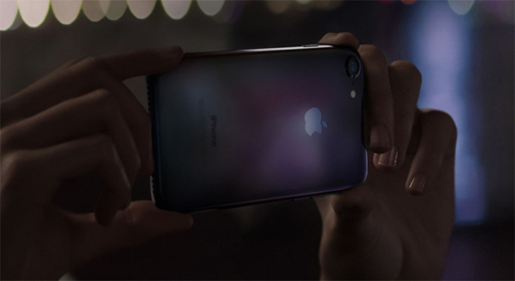 手机摄像头光圈越大尺寸也越大吗,手机摄像头的数量越多越好吗