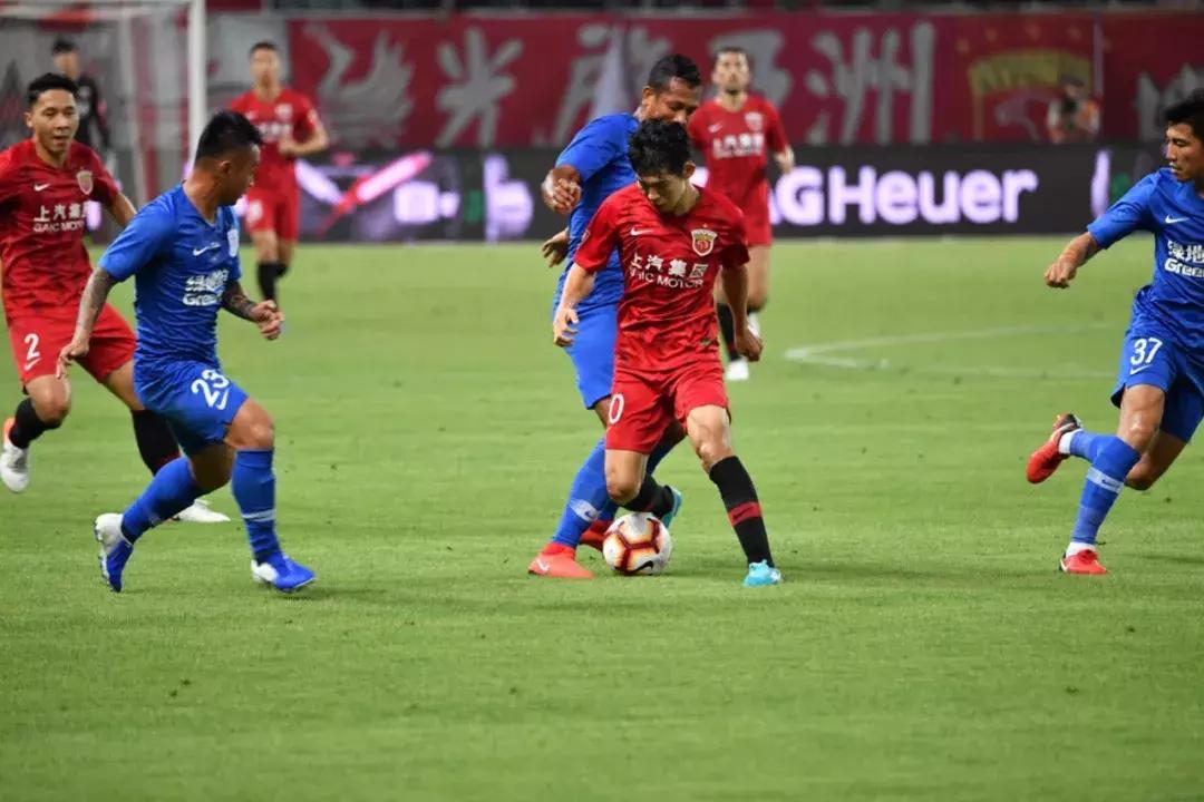 上港杨世元防线,上港后腰杨世元