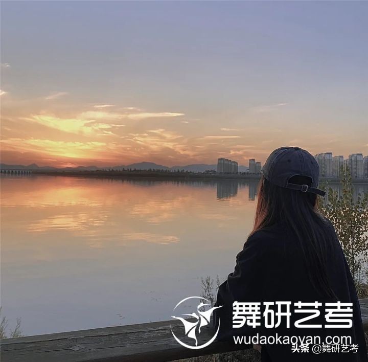 “现在，我是软度技巧剧目全面成长的舞蹈生！”