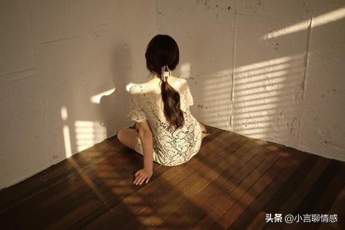 对曾经深爱过的那个人，依旧忘不掉，别委屈自己了，让自己这样做