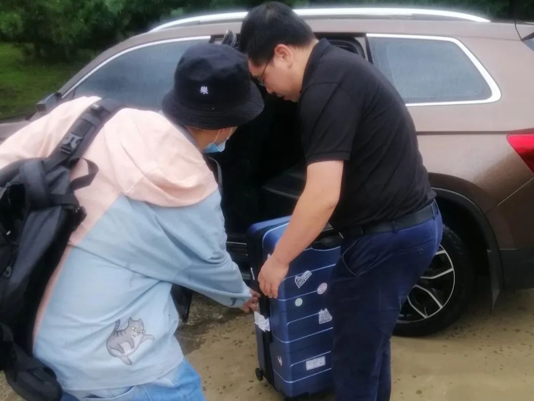 绿岛“背影”|这些瞬间，因为有你而更温暖难忘！