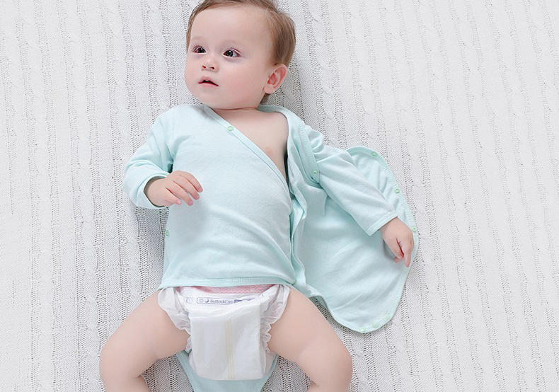 宝宝长奶癣妈妈该注意什么,宝宝长奶癣用什么药