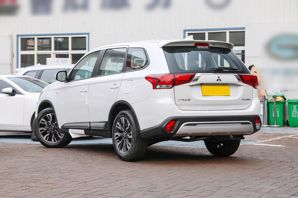 2020款三菱欧蓝德suv多少钱,最耐用最省油的三菱日系suv