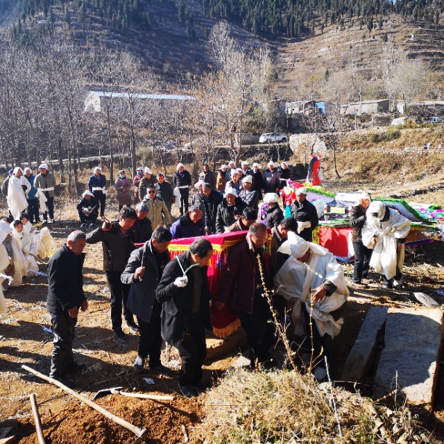 农村不火葬实行土葬是真的吗,山区可以土葬吗