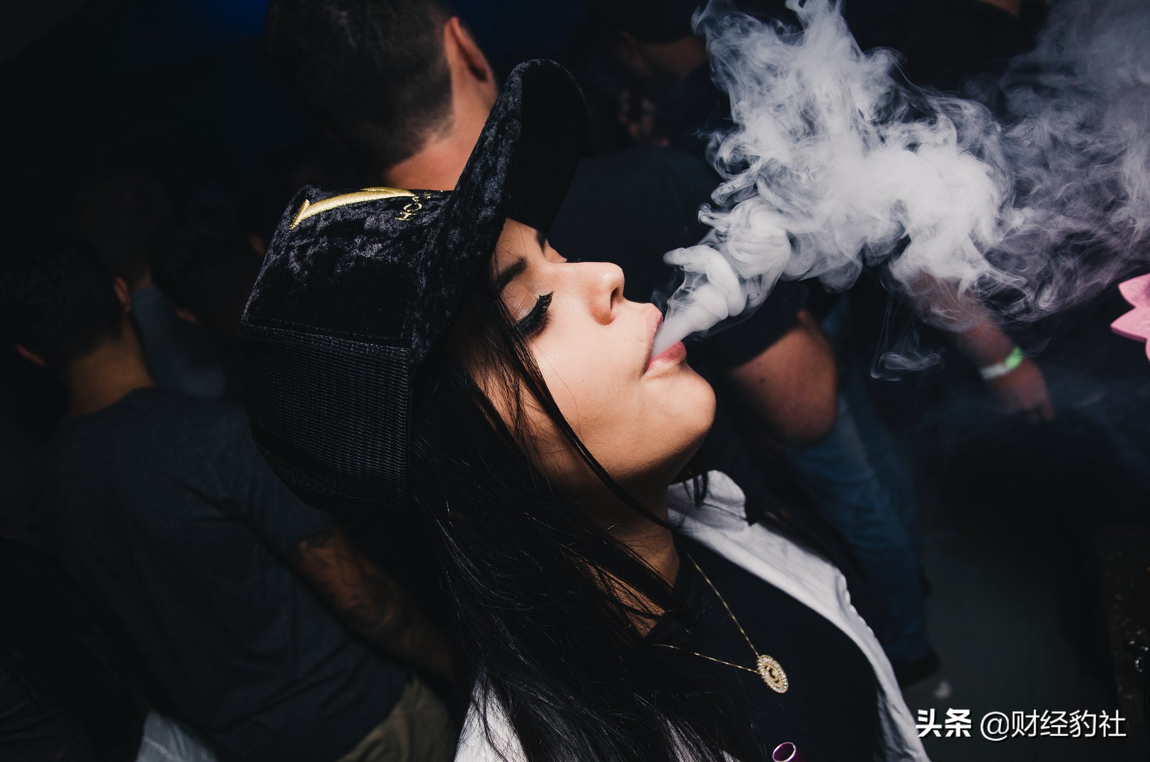 躺在成瘾性里轻松赚钱——*子烟电**里的机会