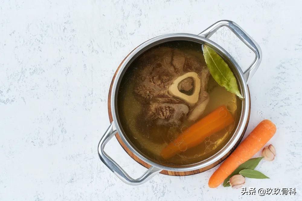 骨折后需要立马打石膏吗,手腕骨折骨质疏松补钙多久能见效