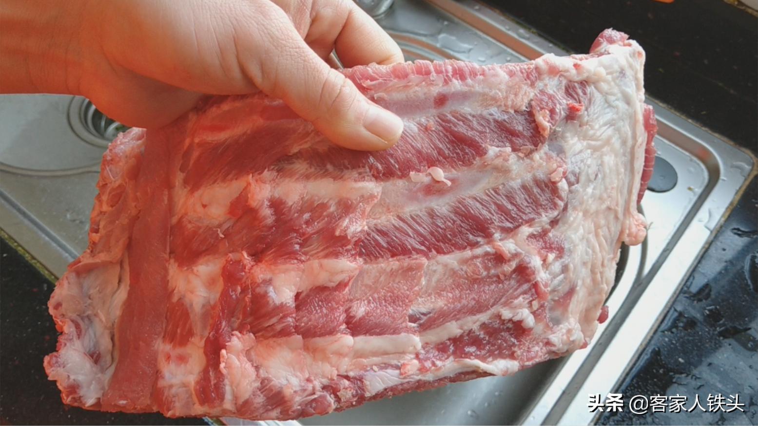 这才是蒜香排骨最好吃的做法,这才是排骨最过瘾吃法