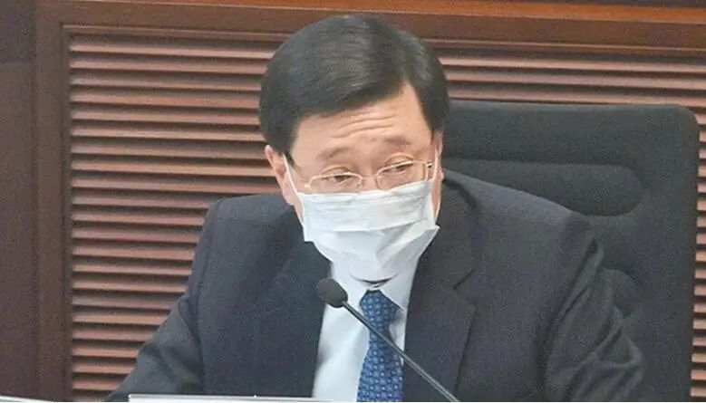 「12.2新闻速递」浸大学生会会长方仲贤被捕;《我和僵尸有个约会》重启;澳门11月*彩博**收入下挫七成