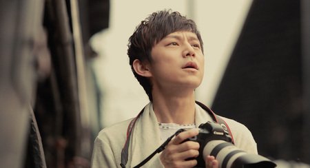 何炅的真实现状,何炅老师说过拼的是实力和人品