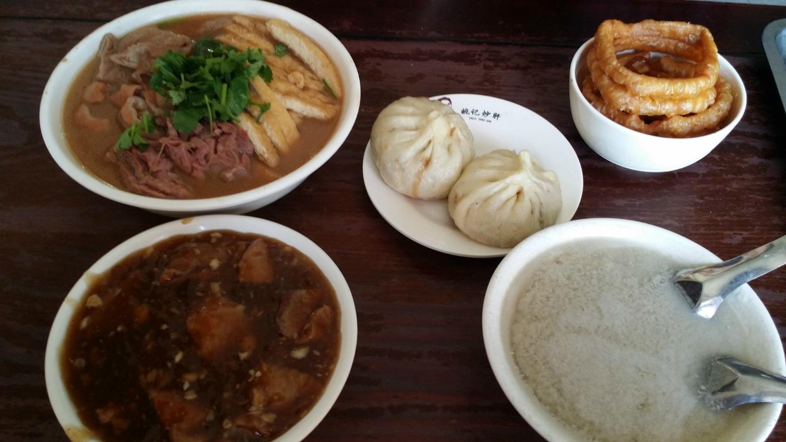 豆汁老北京独具特色的传统小吃,舌尖上的美食豆汁儿老北京