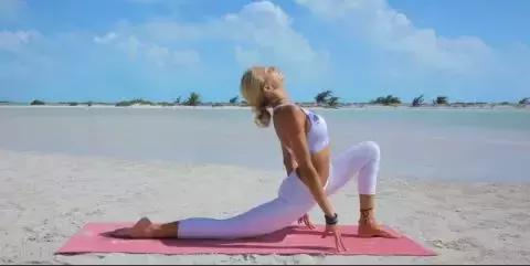 经期趴着有利于排经血,经期趴床上缓解疼痛吗