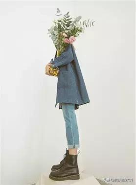 别忘了,曾经的你也饱含热泪为她们高歌铿锵玫瑰……