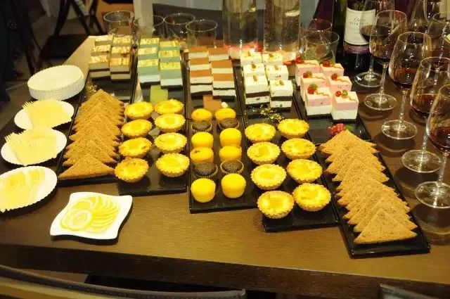 新元素轻食培训班,食品包装设计网站灵感