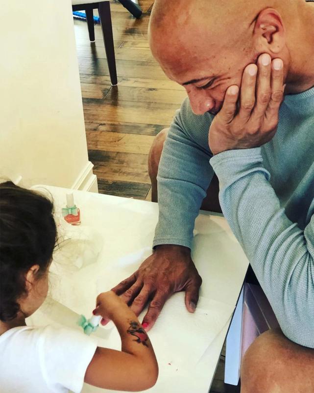 强森化身为女儿奴,铁血硬汉强森女儿奴