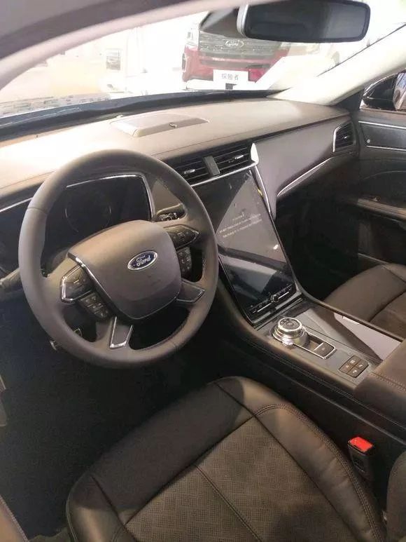 新车方向盘右偏怎么回事,新车方向盘偏左