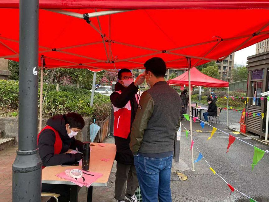 “这条命是物业给的！”从防控措施看杭州各小区物业水平